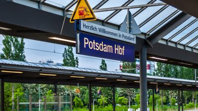 Potsdam: Angegriffene Bundespolizei droht Schusswaffe an – Bewaffneter Syrer (15) versteht und gibt auf
