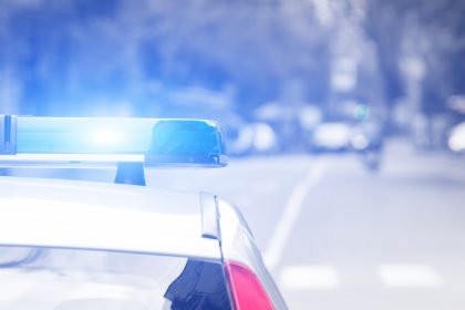 Messer-Attacke in Düsseldorf: Frau niedergestochen – Polizei jagt mutmaßlichen Iraner nach “Beziehungstat”