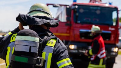 Riesiges Treibstofflager in Tschechien in Flammen