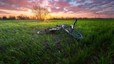 Riesa: Mann zerrte Frau (40) vom Fahrrad und „warf sie auf die Wiese“