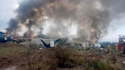 Knapp hundert Verletzte: Flugzeugunglück in Mexiko endet glimpflich