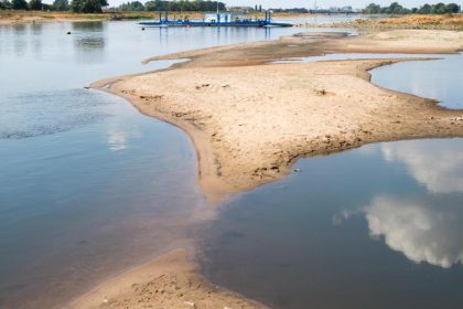 Weltkriegsmunition: Niedrigwasser der Elbe legt Granaten, Minen und Sprengkörper frei