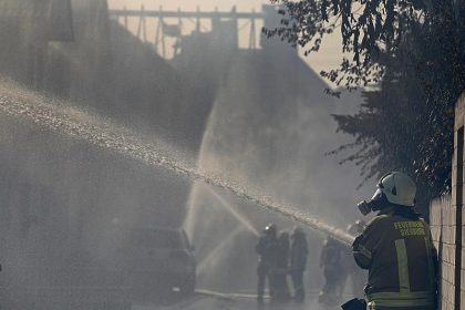 VIDEO: ICE-Strecke Siegburg-Bonn weiterhin wegen Brand gesperrt – 12 Verletzte – Feuer unter Kontrolle