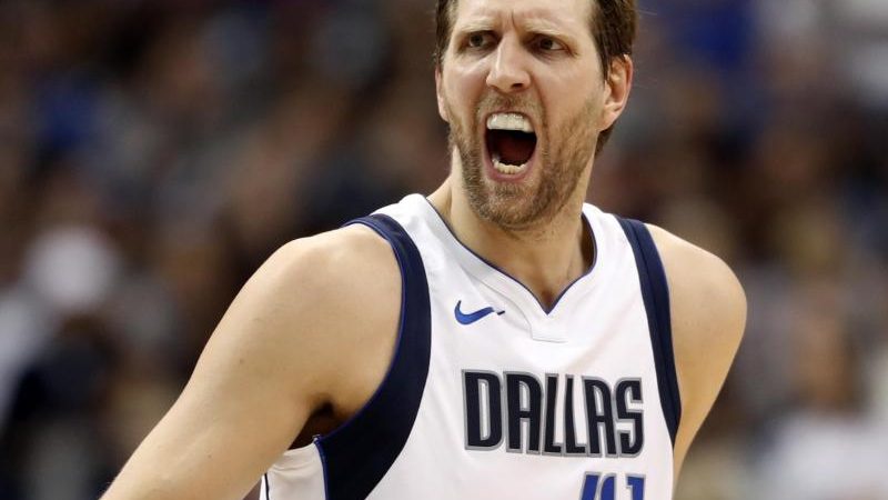 Rekordprofi Nowitzki lässt weitere NBA-Saison offen