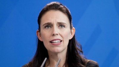 So cool bleibt Neuseelands Regierungschefin beim Interview: „Ein ganz anständiges Beben hier“