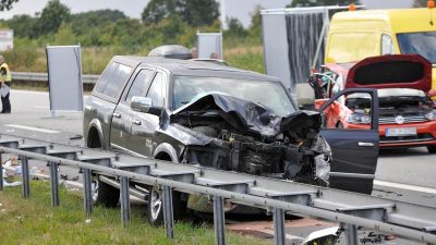 Schwerer Unfall auf A20 bei Rostock: Frau und Mädchen (13) sterben – Bruder (11) schwebt in Lebensgefahr