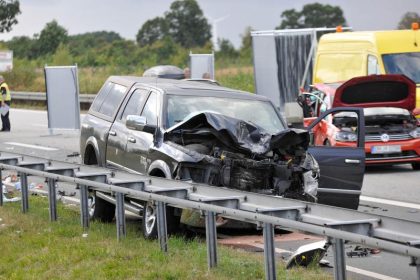 Schwerer Unfall auf A20 bei Rostock: Frau und Mädchen (13) sterben – Bruder (11) schwebt in Lebensgefahr