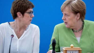 Fragen nach Merkel-Nachfolge: Kramp-Karrenbauer entspannt