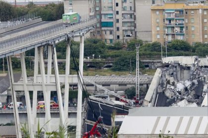 Brückeneinsturz in Genua: Hunderte Rettungskräfte suchen nach Verschütteten