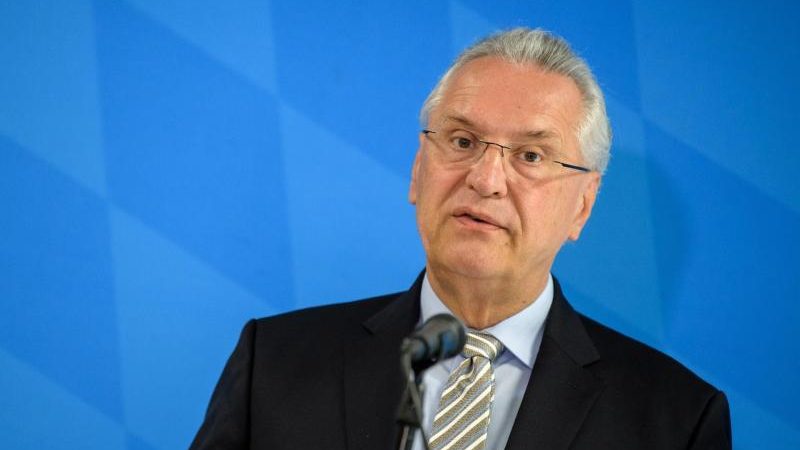 Bayerns Innenminister: Aufnahmequote wird es nur für wenige Hundert illegale Migranten pro Jahr geben