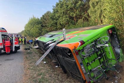 Fernbus nach Berlin auf A19 verunglückt