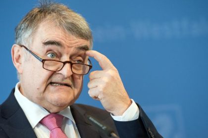 “Wir dürfen die Probleme nicht länger totschweigen”: Reul für offenen Umgang mit Ausländerkriminalität