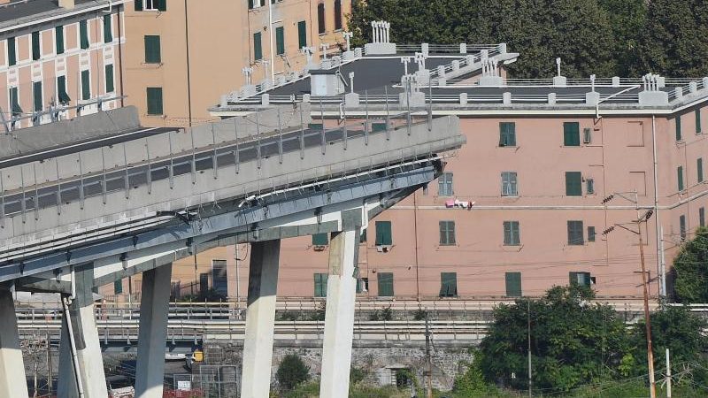 Verdächtige Geräusche an der Brücke in Genua