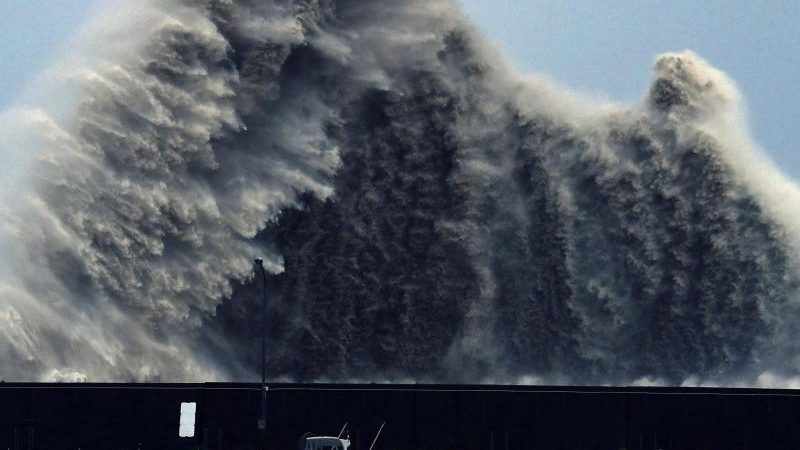 Stärkster Taifun seit 25 Jahren in Japan auf Land getroffen