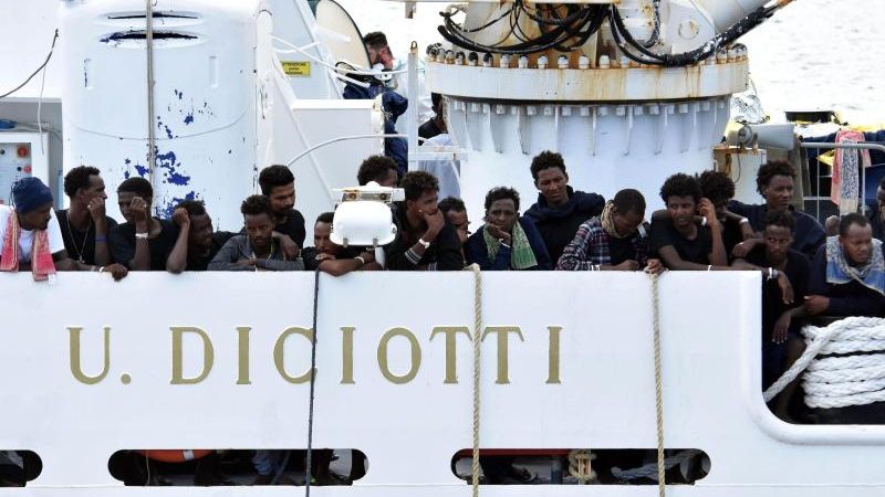 Juristen: Flüchtlinge dürfen nicht gegen ihren Willen nach Albanien gebracht werden