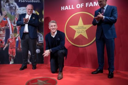 «Servus Basti»: Fans verabschieden ihren «Fußball-Gott»