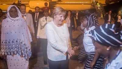Merkel will Aufklärung über Gefahr illegaler Migration verstärken: Vieles was über Deutschland gesagt wird, stimmt nicht