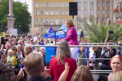 Bayerischer Landtagswahlkampf: Fliegende Tomaten, Buttersäure-Gestank – MdB Von Storch lässt sich nicht stoppen