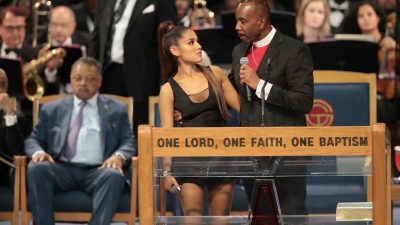 Trauerfeier für Aretha Franklin: Ariana Grande an Gottesdienst begrapscht und beleidigt – Bischof entschuldigt sich