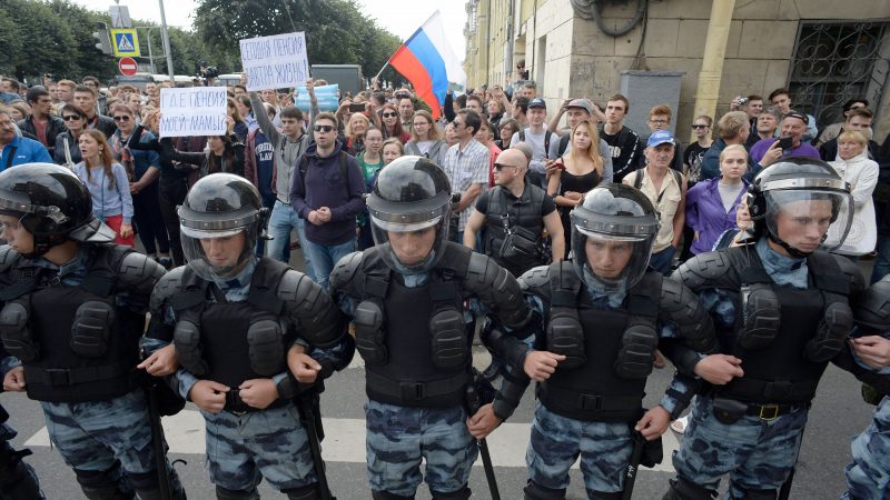 „Putin ist ein Dieb“: Polizei in St. Petersburg nimmt Dutzende Oppositionelle fest
