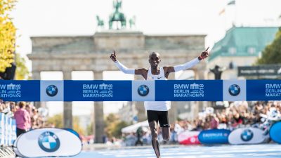 Kenianer Kipchoge läuft Weltrekord beim Berlin-Marathon
