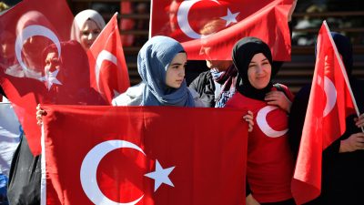 EU-Vizekommissionschef: AKP soll Wahlergebnisse anerkennen – „denn das ist Demokratie“