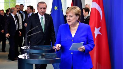 Merkel: Gipfeltreffen zu Syrien – Erdogan verlangt Kampf gegen „hunderte PKK-Anhänger“ in Deutschland