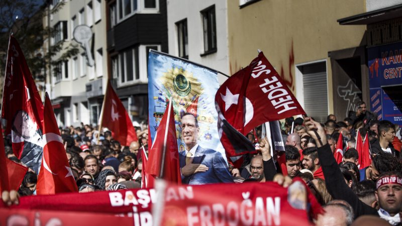 Lauter Protest und großer Jubel bei Erdogans Besuch in Köln
