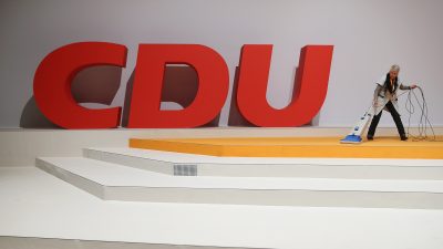 Umfrage zur CDU: Fast die Hälfte der CDU-Anhänger sind derzeit für Kramp-Karrenbauer