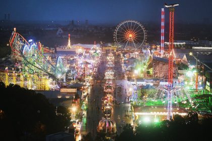 Tödlicher Streit auf Oktoberfest – Schläger auf der Flucht