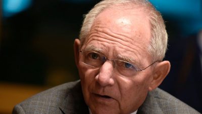 Schäuble: Keine Hoffnung auf viele Abschiebungen wecken – Migranten eher integrieren