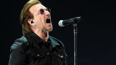 Stimme weg: U2-Sänger Bono bricht Konzert in Berlin ab – davor kritisierte er die „rechten“ Demos in Chemnitz