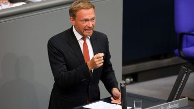 Bundestag: FDP stellt Eck­punkte eines Ein­wanderungs­gesetz­buches vor