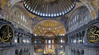 Türkische Regierung will Hagia Sophia in Istanbul wieder zur Moschee umwandeln – Kritische Stimmen appellieren für Status quo