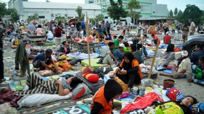 Mindestens 380 Tote durch Erdbeben und Tsunami in Indonesien