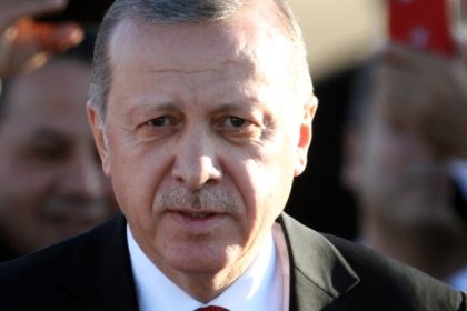 Hunderte Menschen demonstrieren gegen Erdogan-Besuch