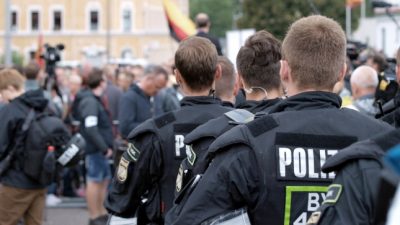 Merkel nennt Stimmung nach Vorfällen in Chemnitz „angespannt“