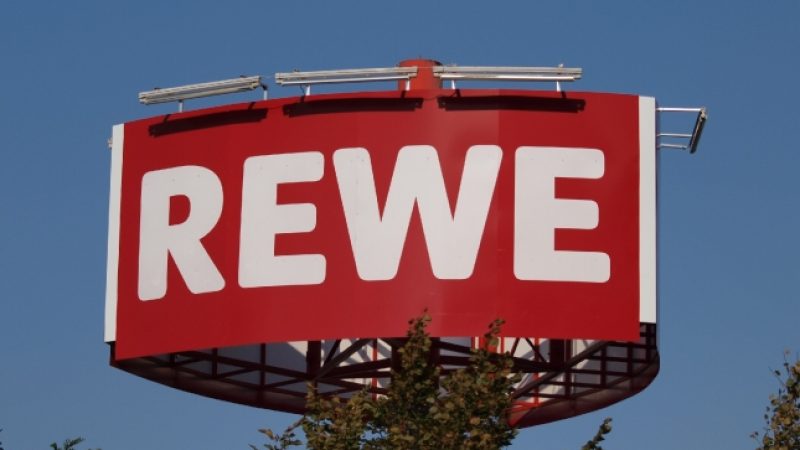 Vor Gericht in Dresden: „Ich will Respekt“ – Tunesier rempelte Polizeibeamte vor Rewe-Markt an und rastet aus