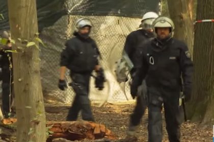 Hambacher Forst: Polizeischuss nach Vermummten-Attacke mit Steinen