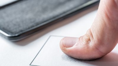 Grüne gegen Speicherung von Fingerabdrücken in Personalausweisen