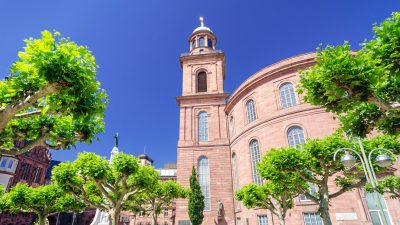 Frankfurt/Main: Aktivisten von Attac besetzten die Paulskirche – Bis Sonntagfrüh werden sie geduldet