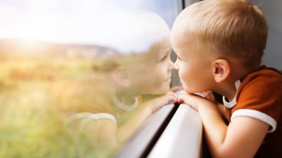 Kind auf Bahnsteig vergessen, Dreijähriger fährt alleine