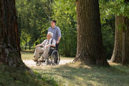 Drei von vier Pflegebedürftigen werden zu Hause versorgt – Ministerium prüft Einführung von Familienpflegegeld