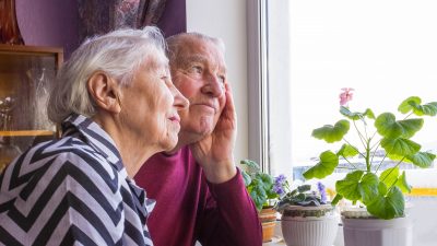 Immer mehr ältere Menschen leben in Partnerschaft