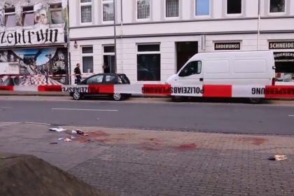 Messer-Attacke in Neumünster? – 20-Jähriger tot – Polizei sucht Verdächtigen mit “südländischem Erscheinungsbild”