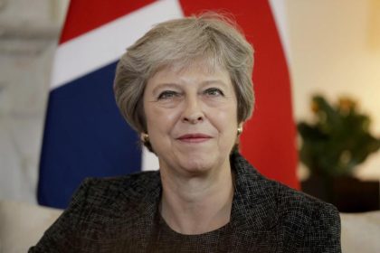 May warnt Brexit-Hardliner in ihrer Partei vor Austrittschaos