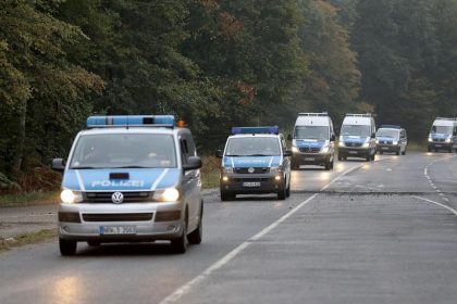 Motorradfahrer verliert 5000 Euro auf Autobahn – Polizei sammelt Geldscheine ein