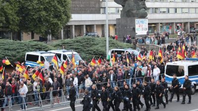 Sachsens Innenminister warnt Bürger vor Teilnahme an Nazi-Demos