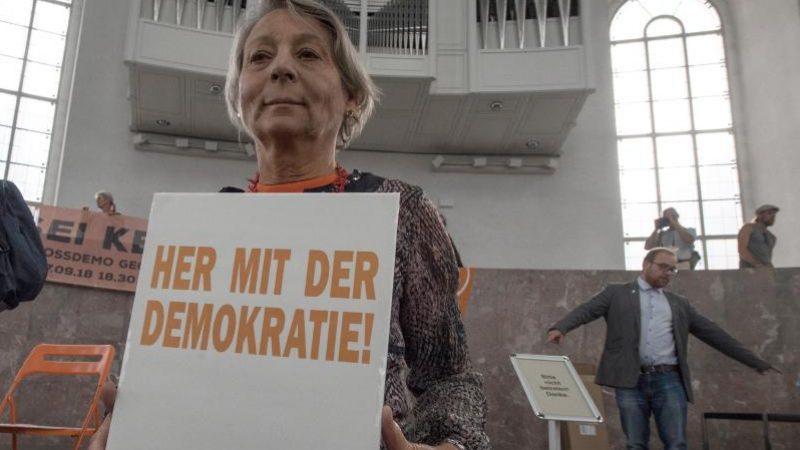 „Demokratie? Schön, wenn es sie gäbe“: KAS-Studie zeigt Misstrauen bei Ostdeutschen und AfD-Wählern