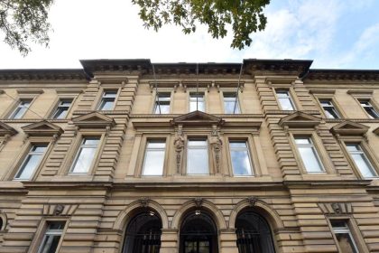 Drei Mal festgenommen, drei Mal entlassen: Gericht verurteilt Gewalttäter nun doch zu Gefängnisstrafe